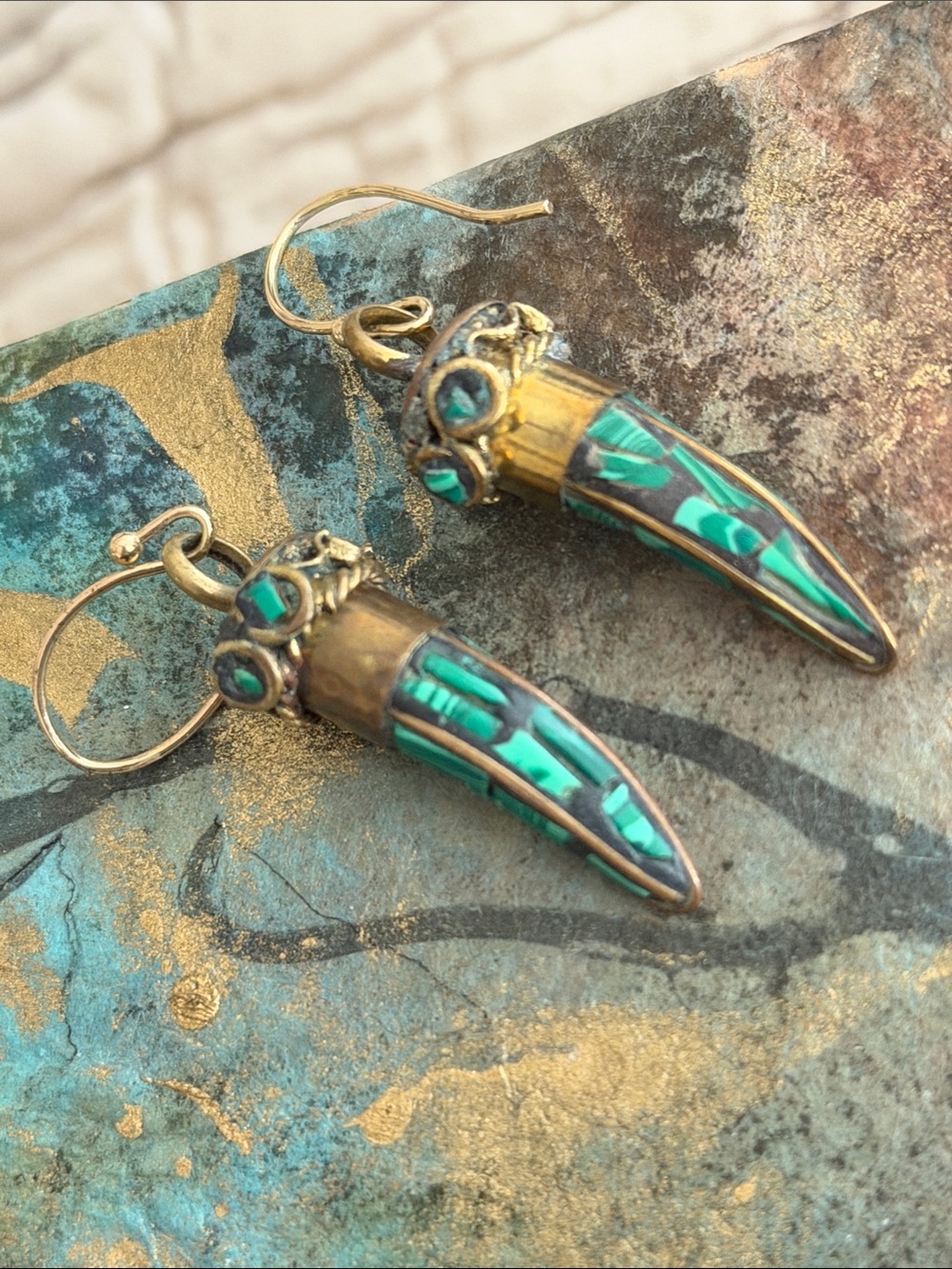 Vintage rare malachite mosaic horn pierced earrings ornate detailed workmanship - Picture 7 of 8